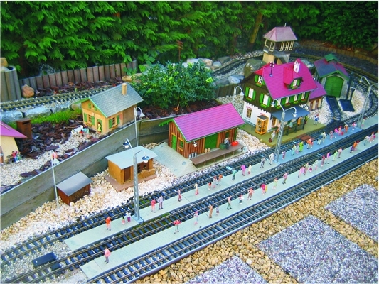 China Ausstellung Eisenbahn HO Skala Modell Landschaft Menschen und Fahrzeugteil fournisseur