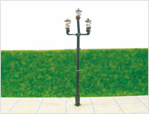China T84 6V dreiköpfigen Street Kunststoff Maßstab Modell Laternenpfahl für Zug Layout 6,5 cm fournisseur