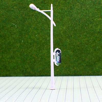 Miniaturplastikstraßen-Modell-Laternenpfahl für Zug-Plan 10cm RC100 6V fournisseur