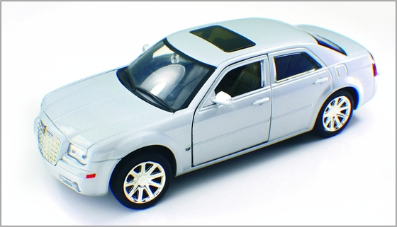 1:24 Legierung sterben Form-intelligente kundenspezifische Skala-vorbildliche Autos Chrysler 300C fournisseur