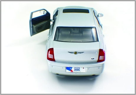 1:24 Legierung sterben Form-intelligente kundenspezifische Skala-vorbildliche Autos Chrysler 300C fournisseur